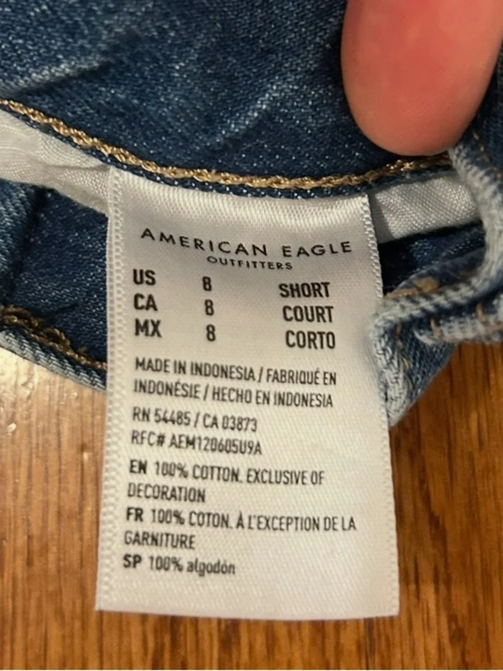American Eagle Distressed Mom Jeans Women's Size 8 Short High Rise - Picture 6 of 7